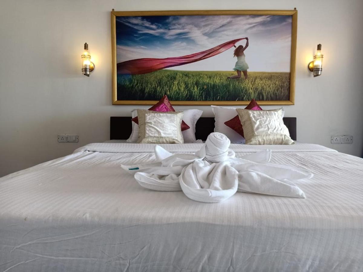 Chique Shanti Resort Mandrem Exterior photo