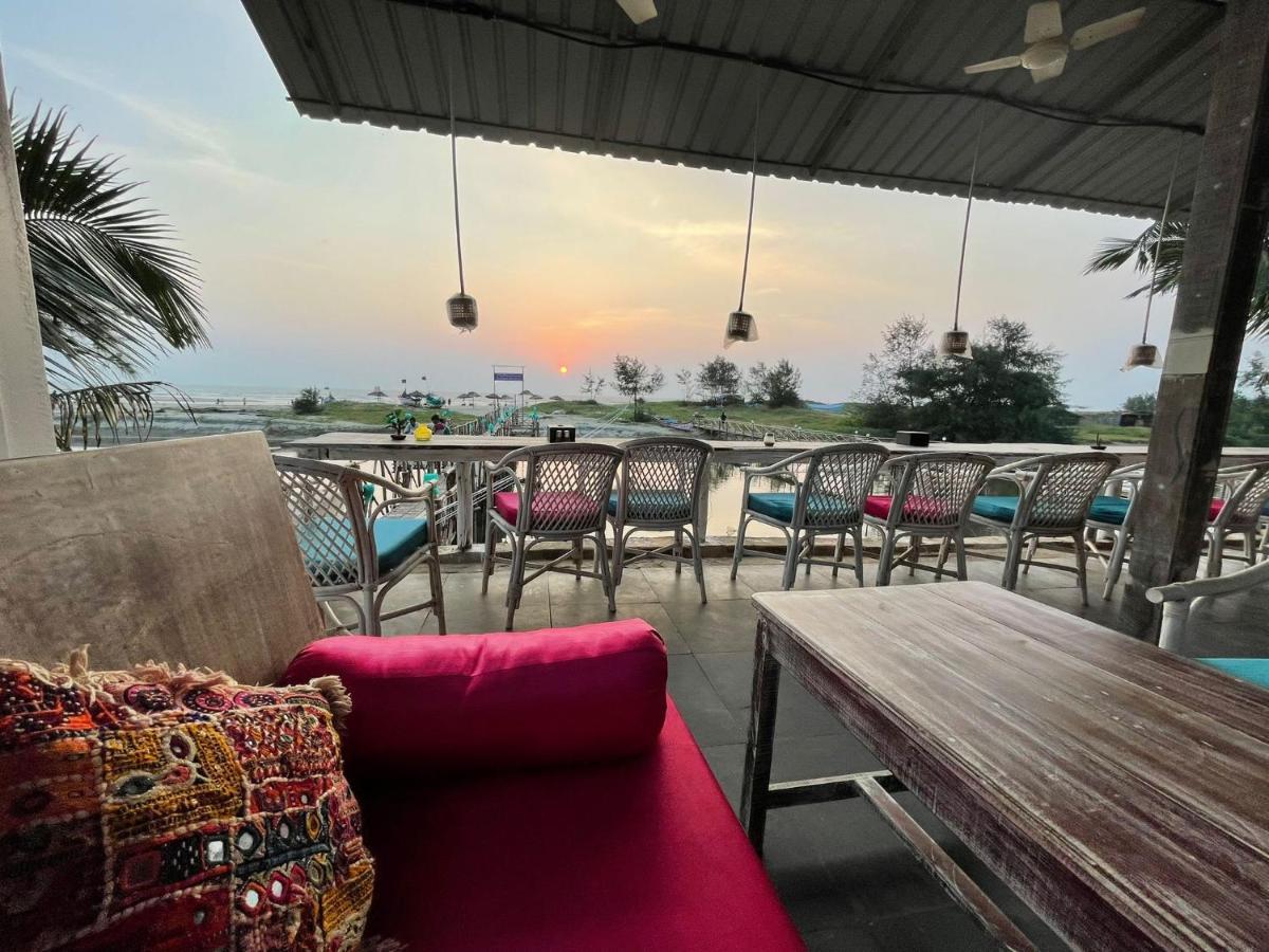 Chique Shanti Resort Mandrem Exterior photo