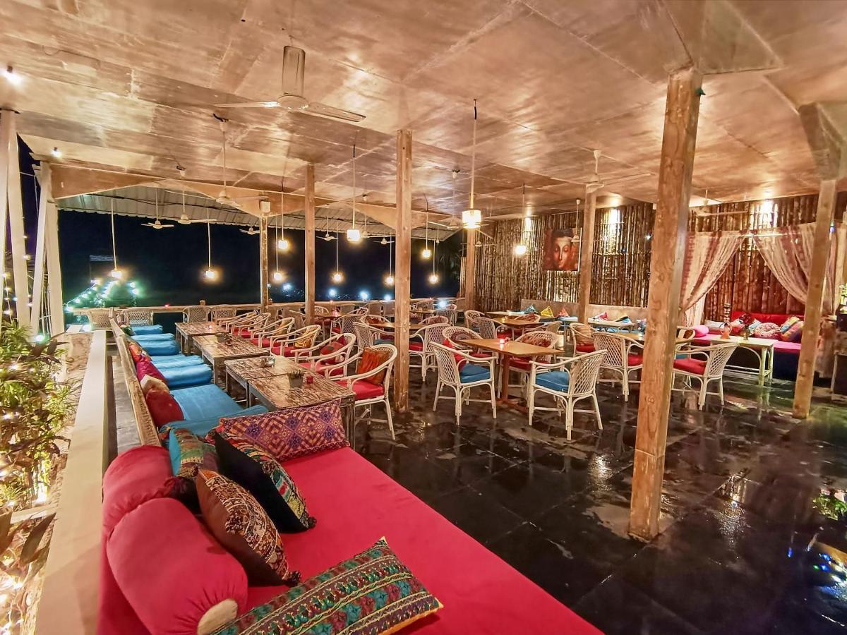 Chique Shanti Resort Mandrem Exterior photo