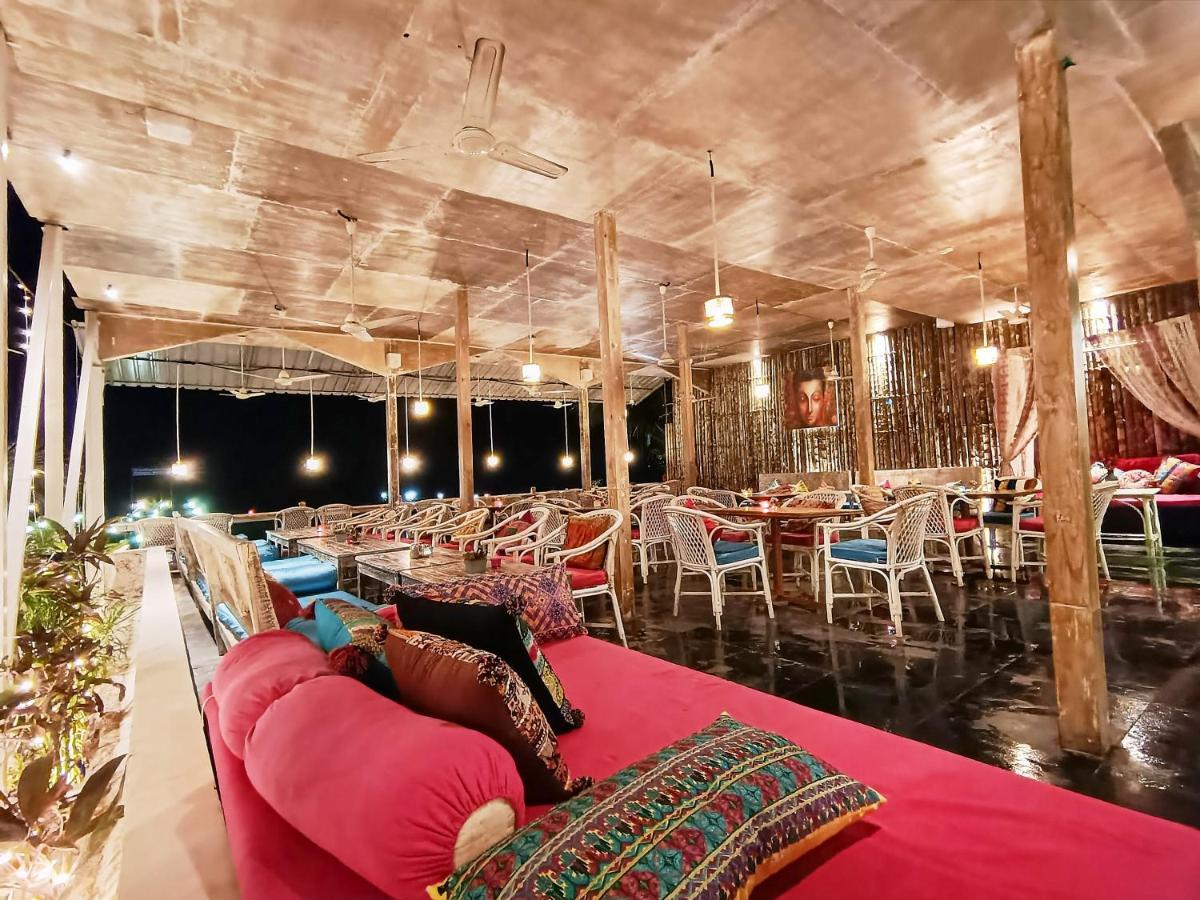 Chique Shanti Resort Mandrem Exterior photo