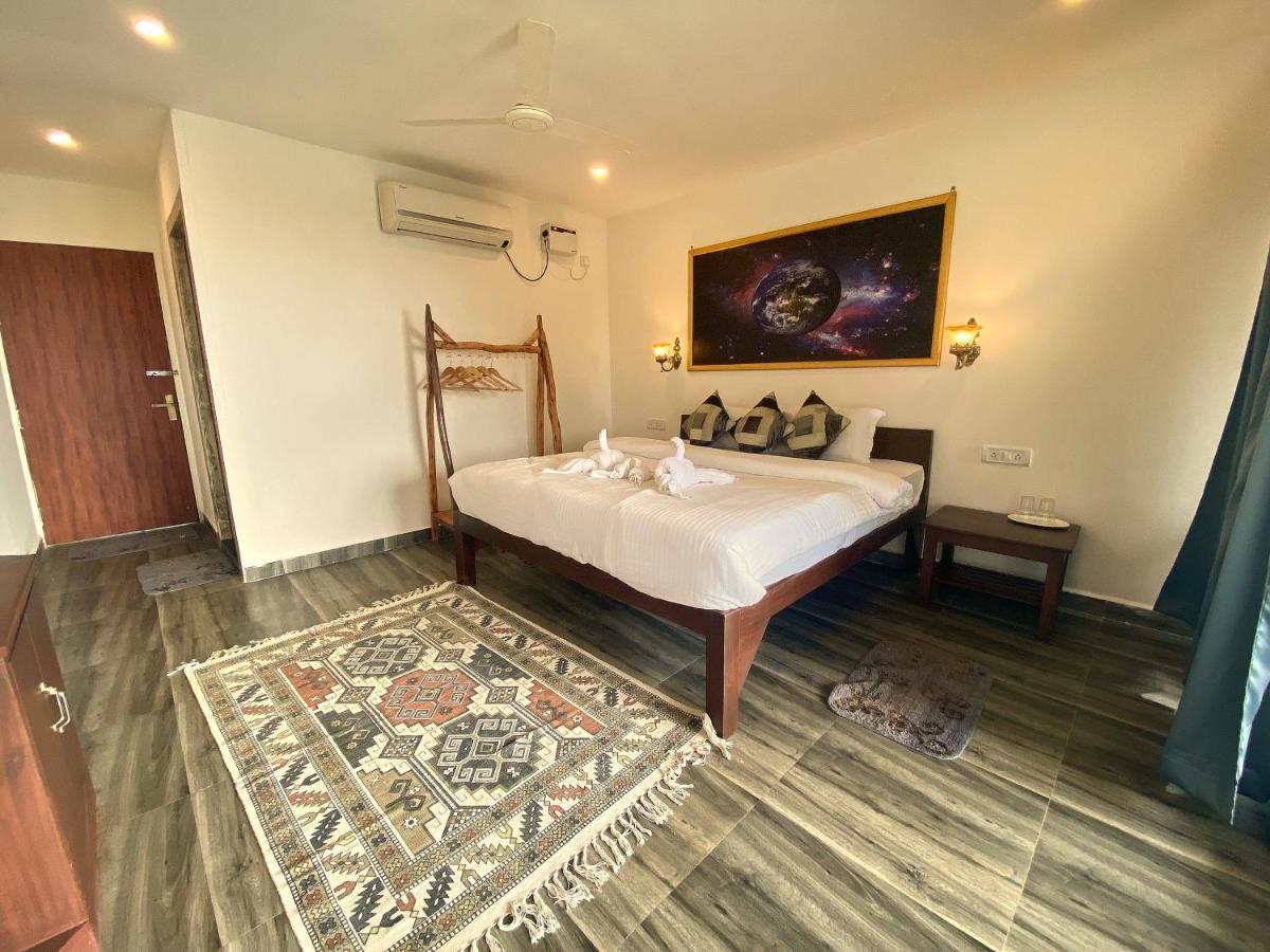 Chique Shanti Resort Mandrem Exterior photo