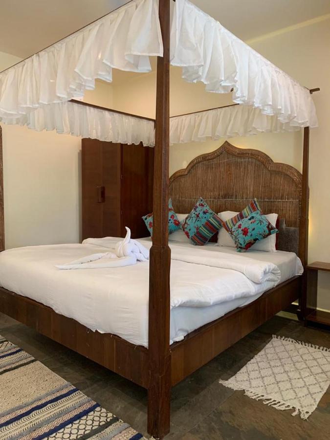 Chique Shanti Resort Mandrem Exterior photo