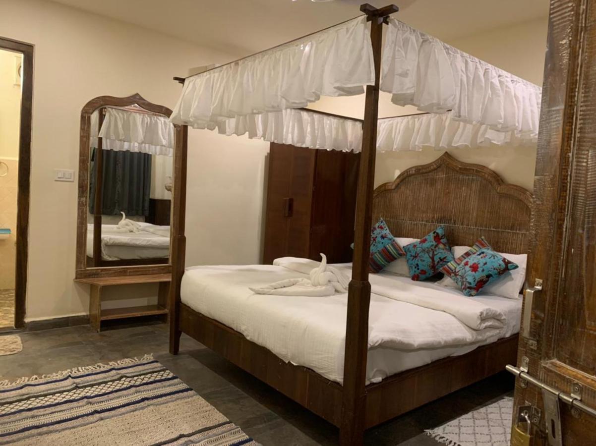 Chique Shanti Resort Mandrem Exterior photo